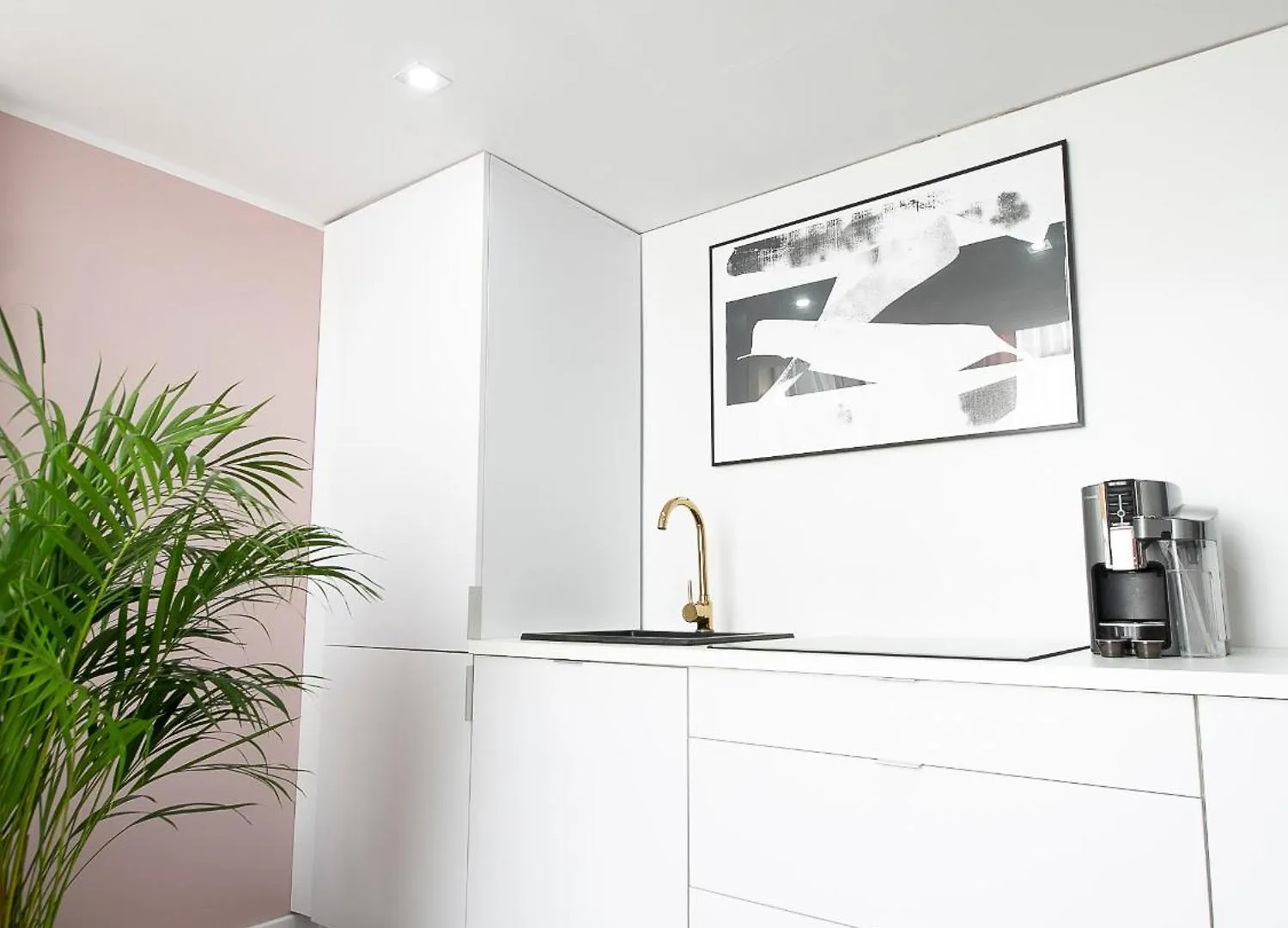 Krakowskie Przedmiescie Warsaw Apartment